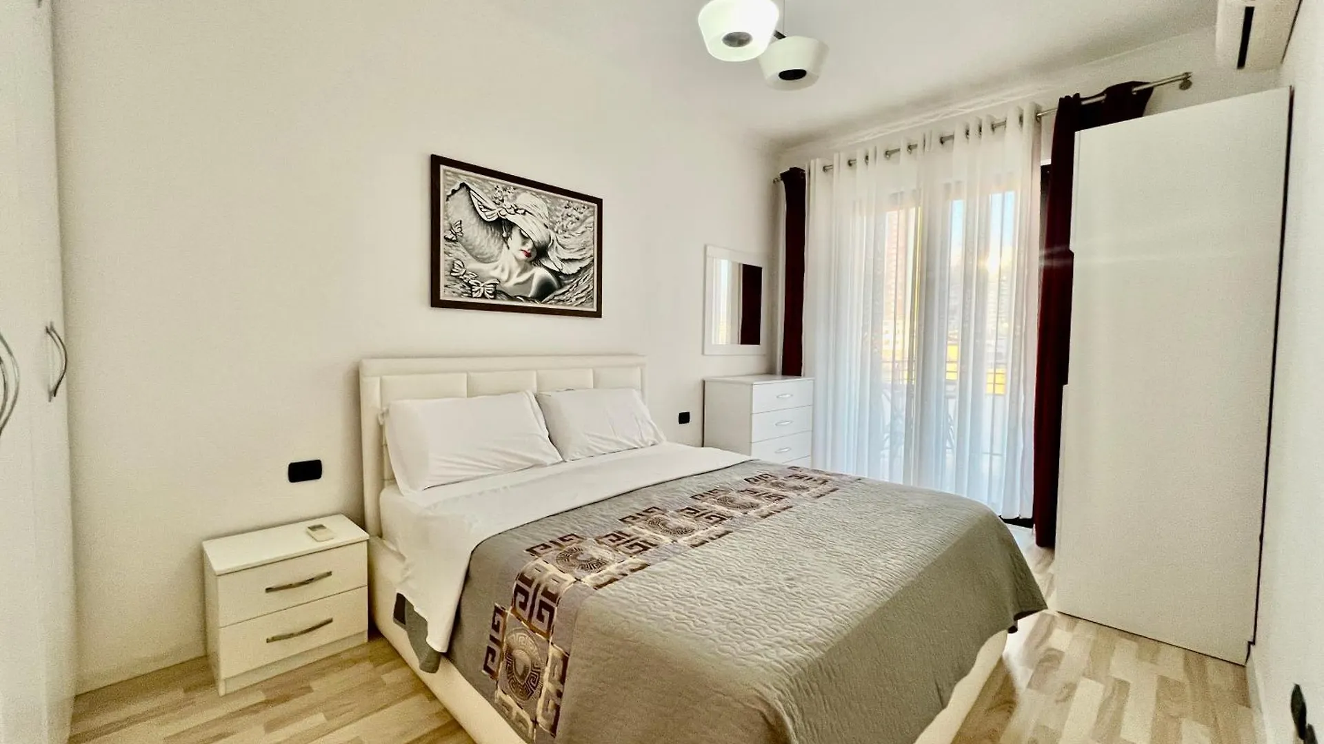 Apartment Downtown Grand Comfort Tirana